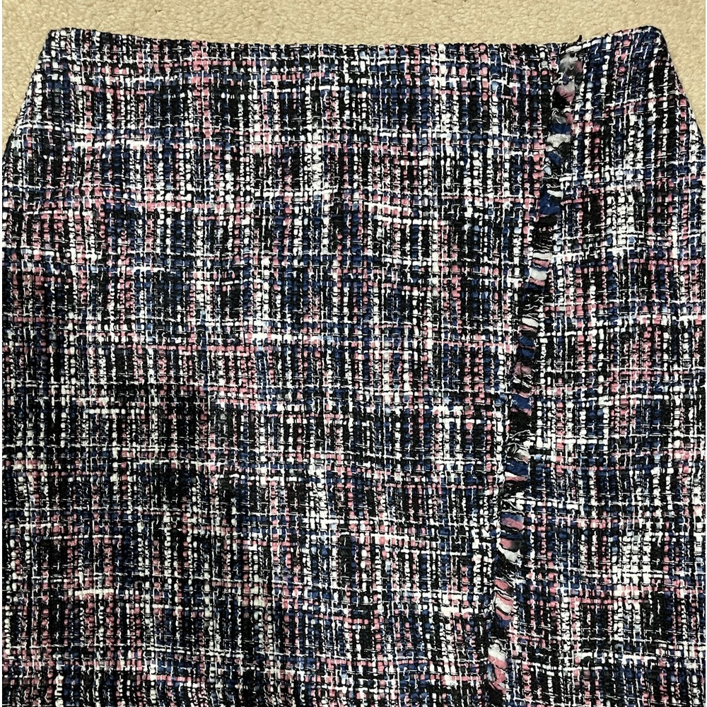 Loft skirt, made very nice.  Gorgeous colors, size 10. Great with boots/heels.